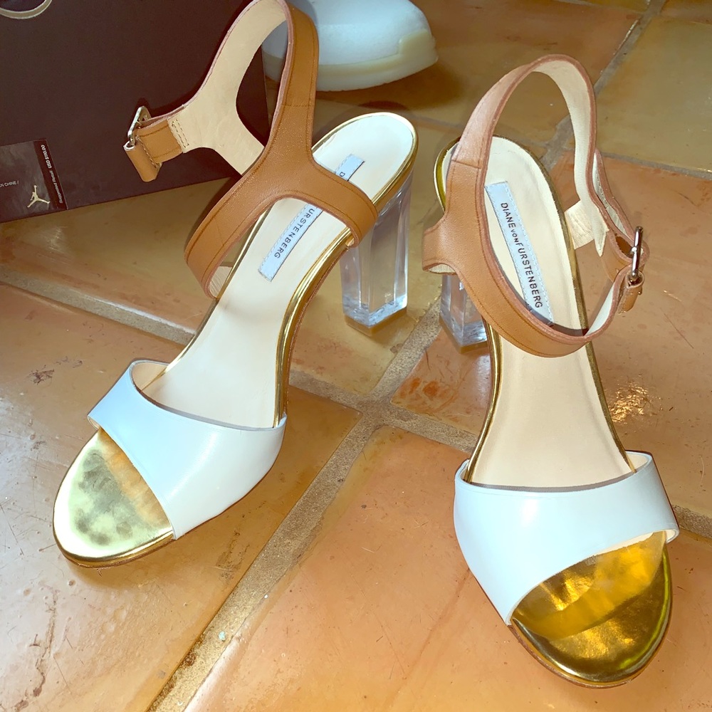 Diane bin Furstenberg shows never worn